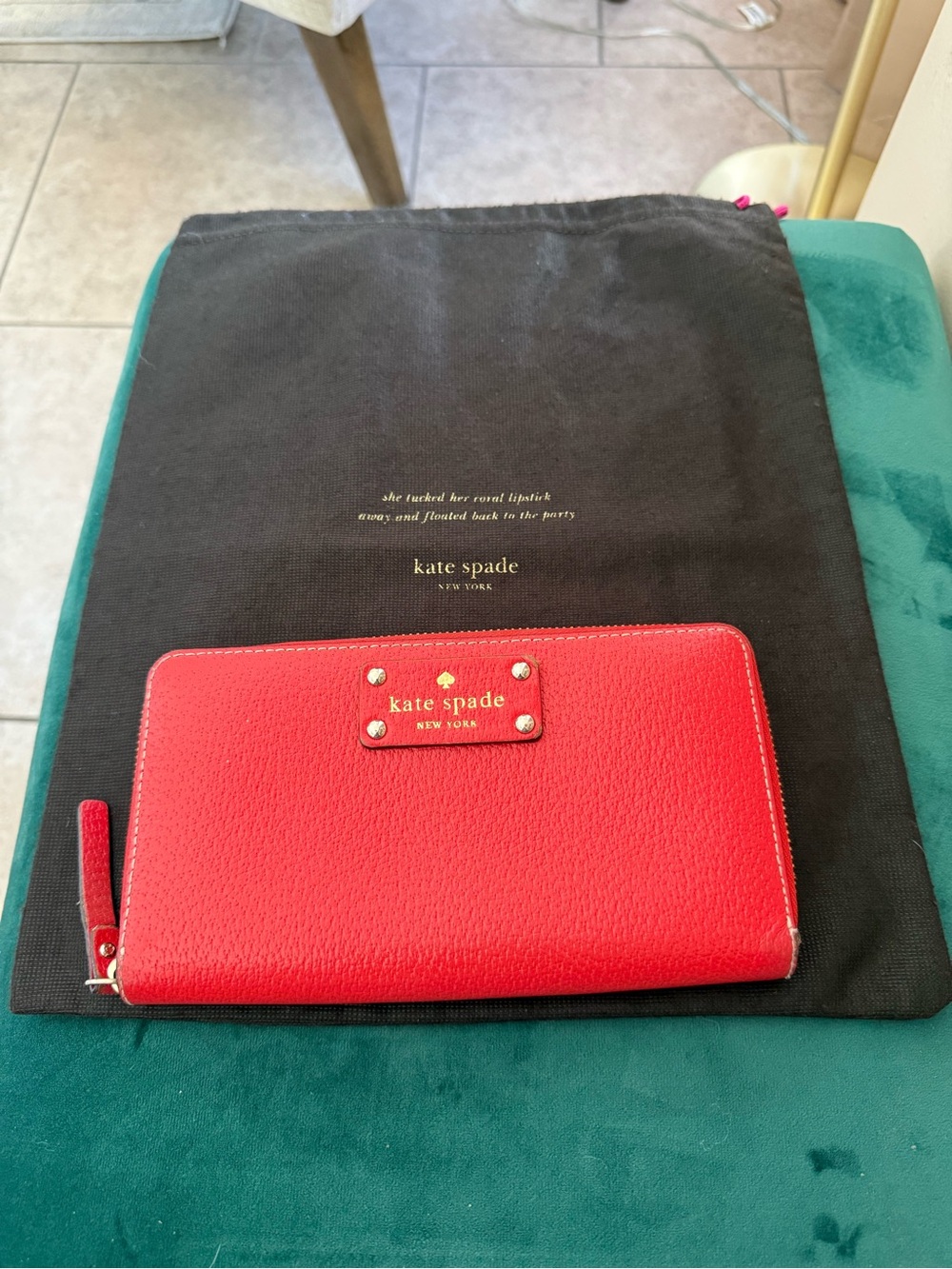kate spade red zip-around pebbled leather wallet with gold plaque dust bag